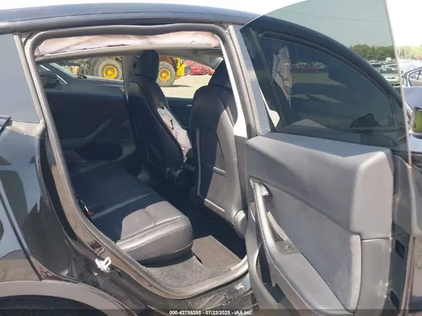 7SAYGDEE3RF987169 2024 TESLA MODEL Y - Image 8