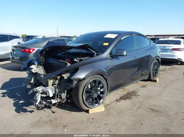 7SAYGDEE3RF987690 2024 TESLA MODEL Y - Image 2