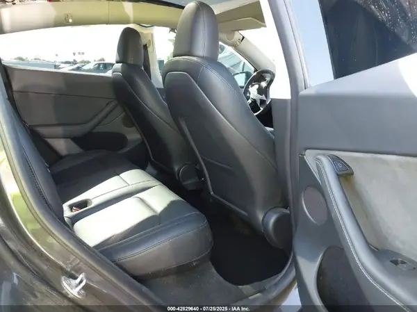 7SAYGDEE3RF987690 2024 TESLA MODEL Y - Image 8