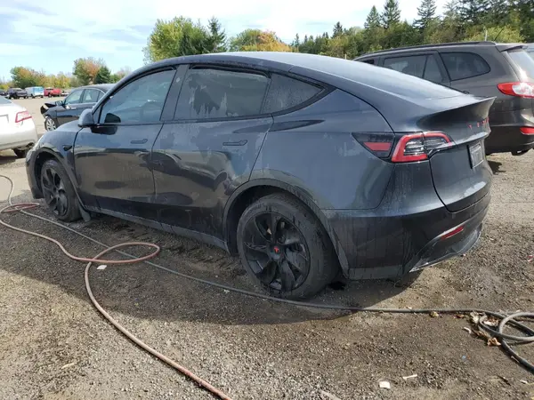 7SAYGDEE3RF991576 2024 TESLA MODEL Y - Image 2