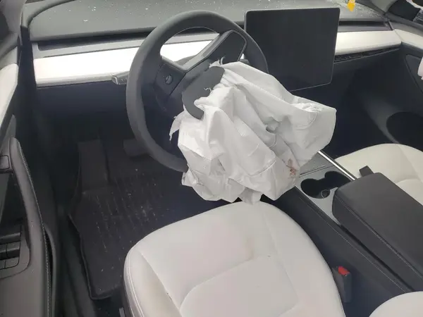 7SAYGDEE3RF993215 2024 TESLA MODEL Y - Image 8