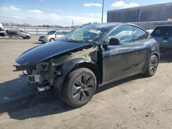 7SAYGDEE3SA352407 2025 TESLA MODEL Y - Image 1