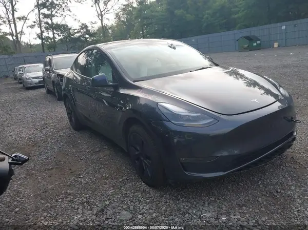 7SAYGDEE3SA356523 2025 TESLA MODEL Y - Image 1