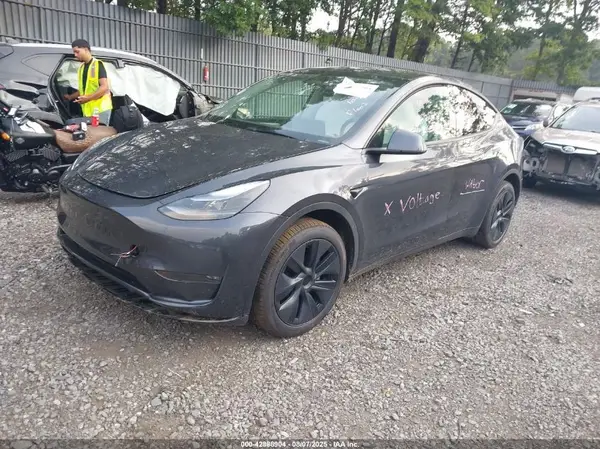 7SAYGDEE3SA356523 2025 TESLA MODEL Y - Image 2