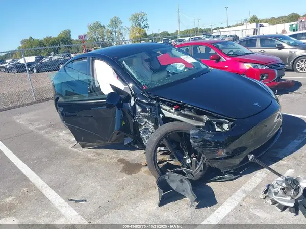 7SAYGDEE3SA361091 2025 TESLA MODEL Y - Image 1