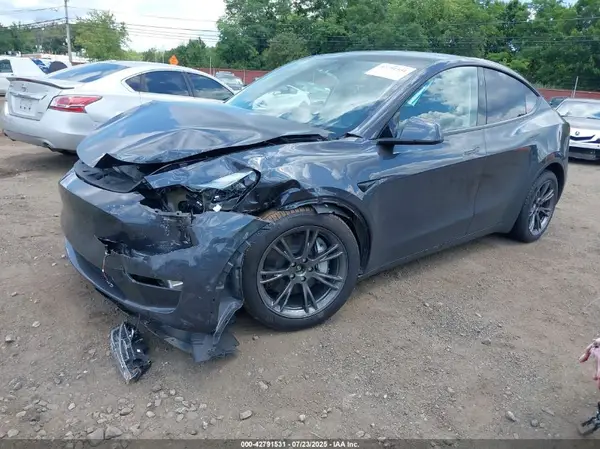 7SAYGDEE3SA361379 2025 TESLA MODEL Y - Image 2