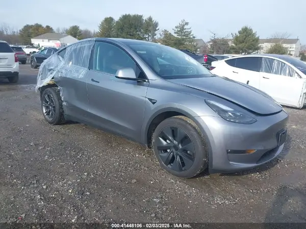 7SAYGDEE3SF218015 2025 TESLA MODEL Y - Image 1