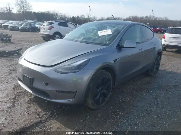 7SAYGDEE3SF218015 2025 TESLA MODEL Y - Image 2