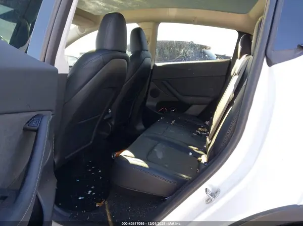 7SAYGDEE3SF223490 2025 TESLA MODEL Y - Image 8