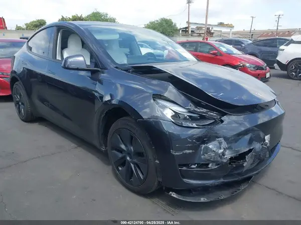 7SAYGDEE3SF241486 2025 TESLA MODEL Y - Image 1