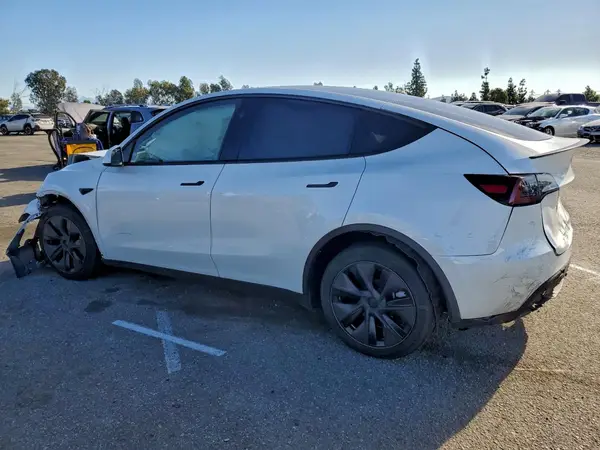 7SAYGDEE3SF255582 2025 TESLA MODEL Y - Image 2