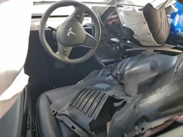 7SAYGDEE3SF255582 2025 TESLA MODEL Y - Image 8