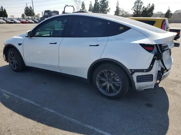 7SAYGDEE3SF255680 2025 TESLA MODEL Y - Image 2