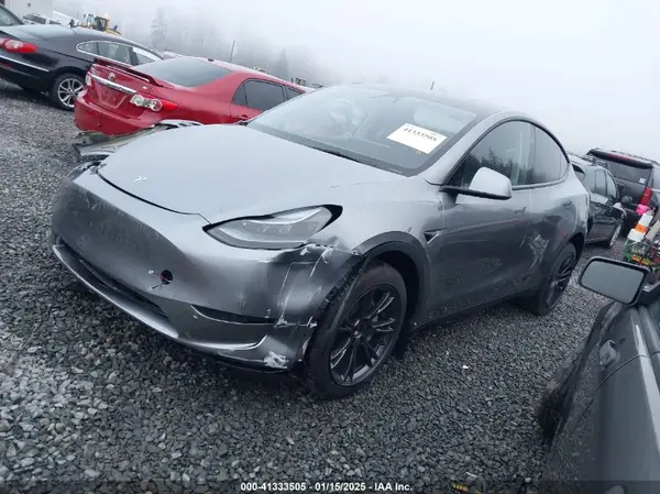 7SAYGDEE3SF268087 2025 TESLA MODEL Y - Image 2