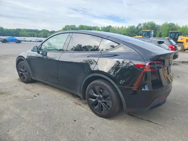 7SAYGDEE3SF295290 2025 TESLA MODEL Y - Image 2