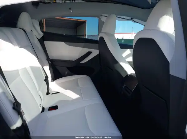 7SAYGDEE3TA391421 2026 TESLA MODEL Y - Image 8