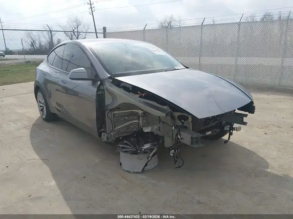 7SAYGDEE3TA396568 2026 TESLA MODEL Y - Image 1