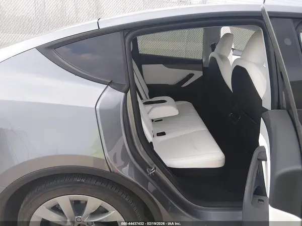 7SAYGDEE3TA396568 2026 TESLA MODEL Y - Image 8