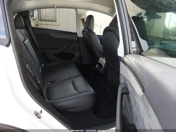 7SAYGDEE3TA401686 2026 TESLA MODEL Y - Image 8
