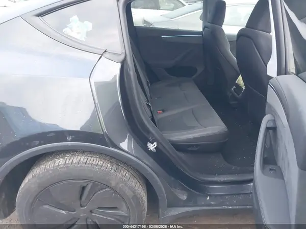 7SAYGDEE3TA411246 2026 TESLA MODEL Y - Image 8
