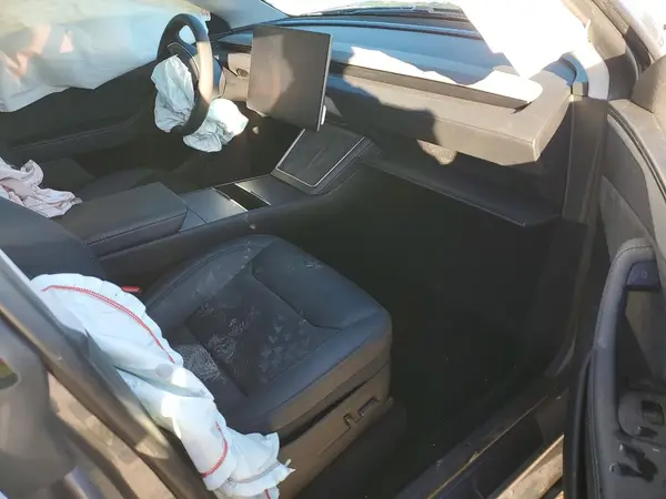 7SAYGDEE3TA411375 2026 TESLA MODEL Y - Image 8