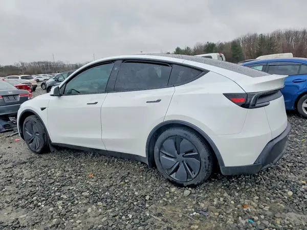 7SAYGDEE3TA440424 2026 TESLA MODEL Y - Image 2