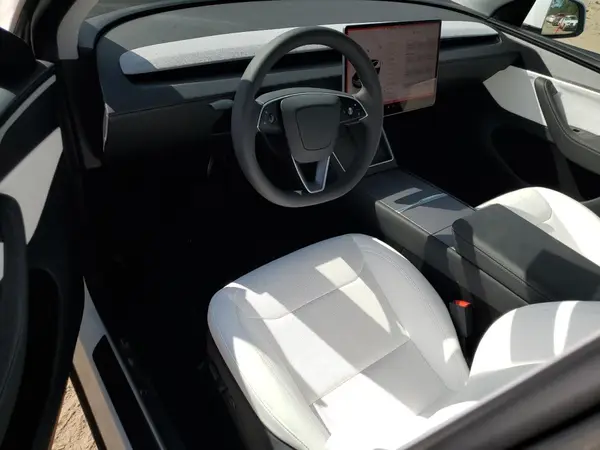 7SAYGDEE3TA449107 2026 TESLA MODEL Y - Image 8