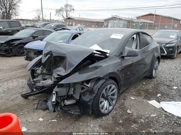 7SAYGDEE3TA493933 2026 TESLA MODEL Y - Image 2