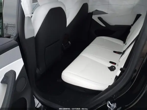 7SAYGDEE3TA493933 2026 TESLA MODEL Y - Image 8