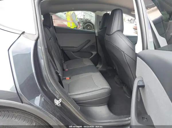 7SAYGDEE3TA640865 2026 TESLA MODEL Y - Image 8