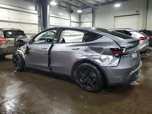 7SAYGDEE3TF325261 2026 TESLA MODEL Y - Image 2