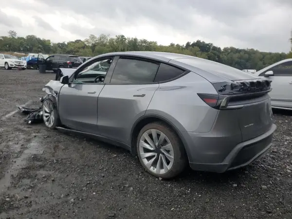 7SAYGDEE3TF326555 2026 TESLA MODEL Y - Image 2