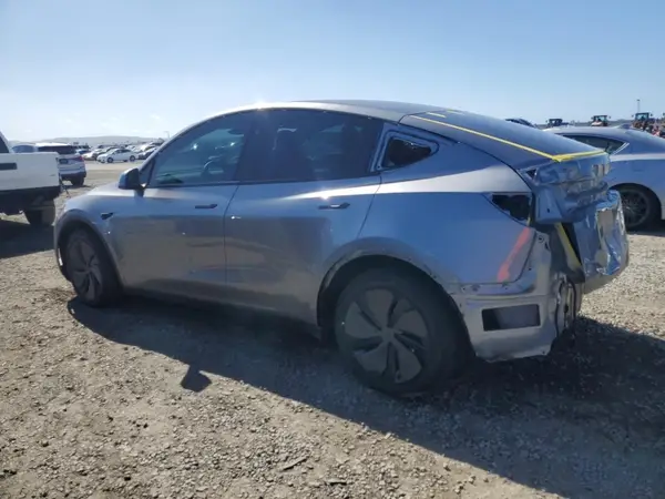 7SAYGDEE3TF327723 2026 TESLA MODEL Y - Image 2