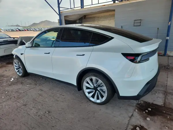 7SAYGDEE3TF329732 2026 TESLA MODEL Y - Image 2