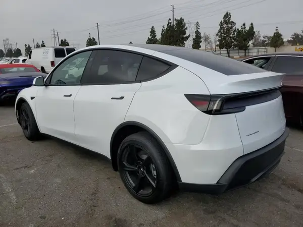 7SAYGDEE3TF331237 2026 TESLA MODEL Y - Image 2