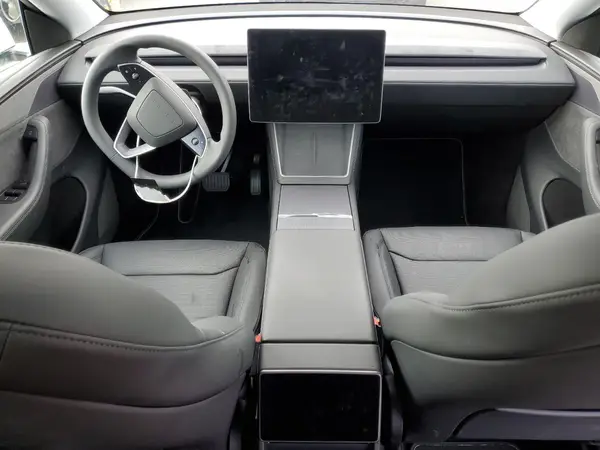 7SAYGDEE3TF331237 2026 TESLA MODEL Y - Image 8