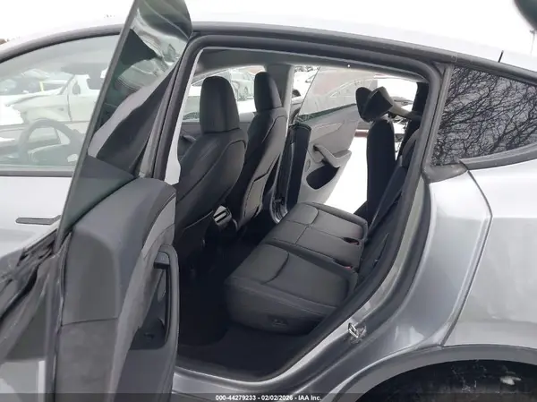 7SAYGDEE3TF337927 2026 TESLA MODEL Y - Image 8