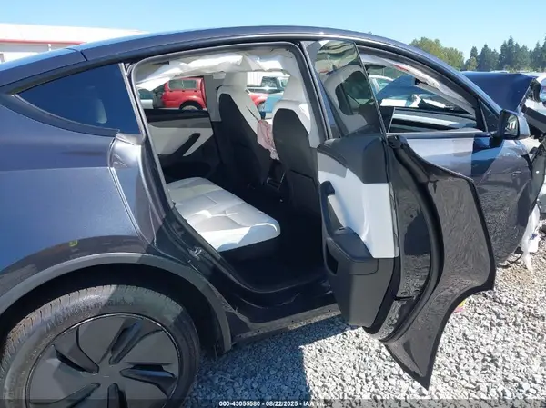 7SAYGDEE3TF341122 2026 TESLA MODEL Y - Image 8