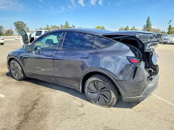 7SAYGDEE3TF344876 2026 TESLA MODEL Y - Image 2