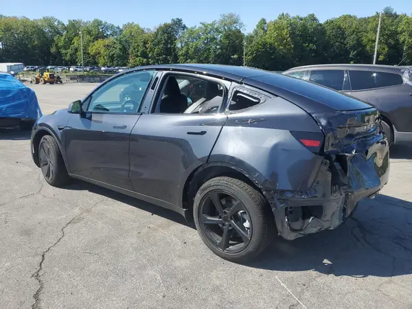 7SAYGDEE3TF350337 2026 TESLA MODEL Y - Image 2