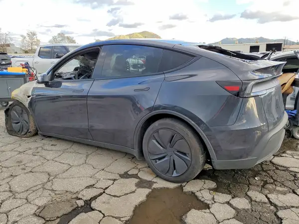 7SAYGDEE3TF351875 2026 TESLA MODEL Y - Image 2
