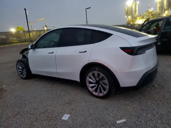 7SAYGDEE3TF353531 2026 TESLA MODEL Y - Image 2
