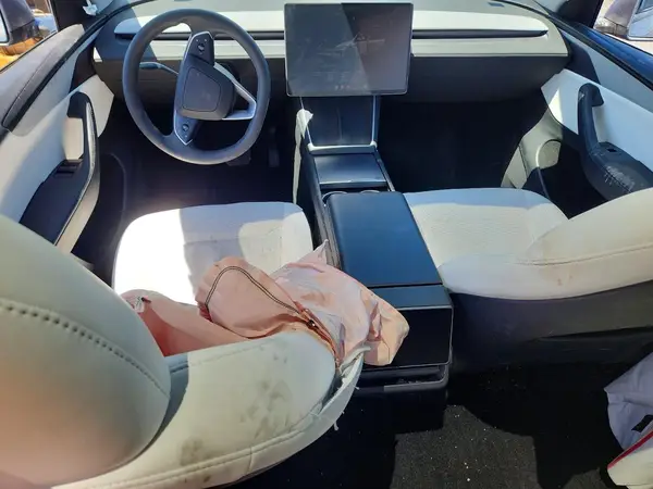 7SAYGDEE3TF361029 2026 TESLA MODEL Y - Image 8