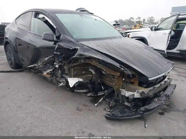 7SAYGDEE3TF366599 2026 TESLA MODEL Y - Image 1