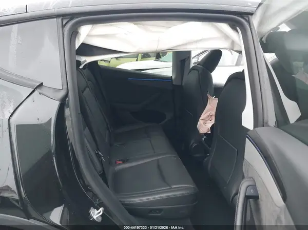 7SAYGDEE3TF366599 2026 TESLA MODEL Y - Image 8