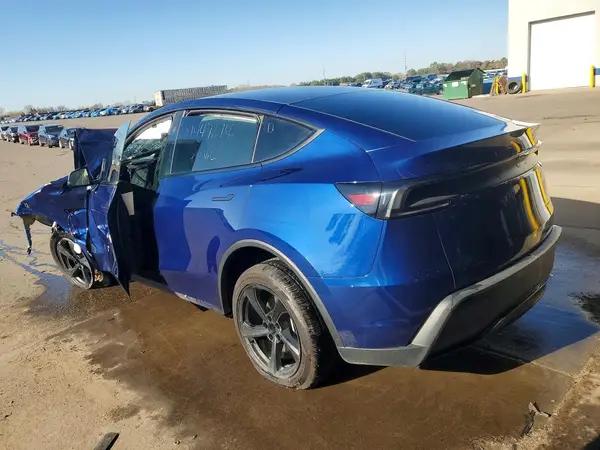 7SAYGDEE3TF371138 2026 TESLA MODEL Y - Image 2