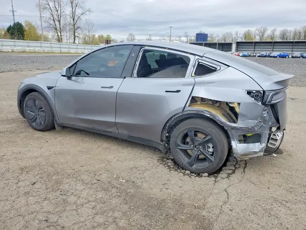 7SAYGDEE3TF398775 2026 TESLA MODEL Y - Image 2