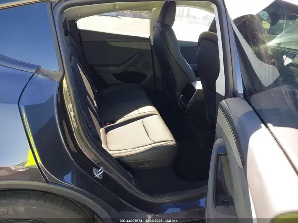 7SAYGDEE3TF419852 2026 TESLA MODEL Y - Image 8