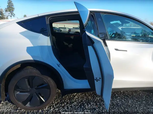 7SAYGDEE3TF421889 2026 TESLA MODEL Y - Image 8