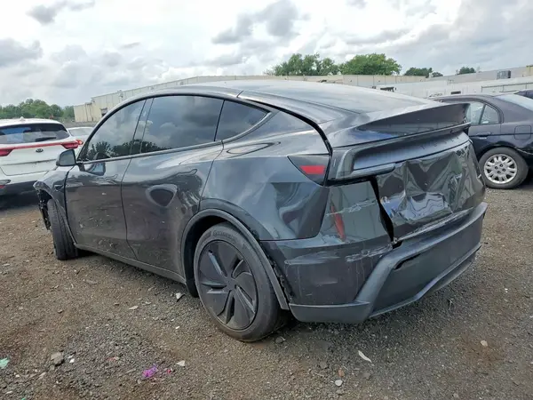 7SAYGDEE3TF446596 2026 TESLA MODEL Y - Image 2